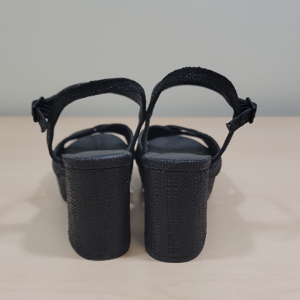 Kenneth Cole Reaction Reeva Platform Heels - Picture 3 of 16